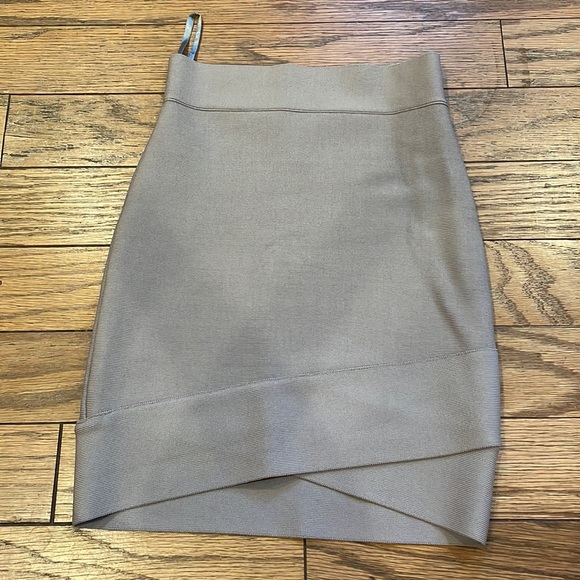 BCBG Maxazria taupe color mini skirt size XXS - Picture 1 of 7